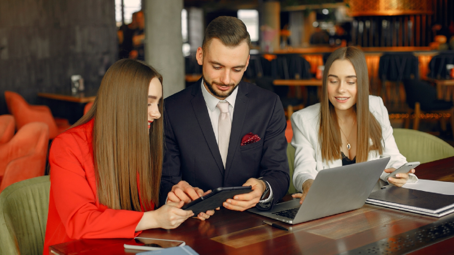 How a hotel consultant implements yield management in hotel industry